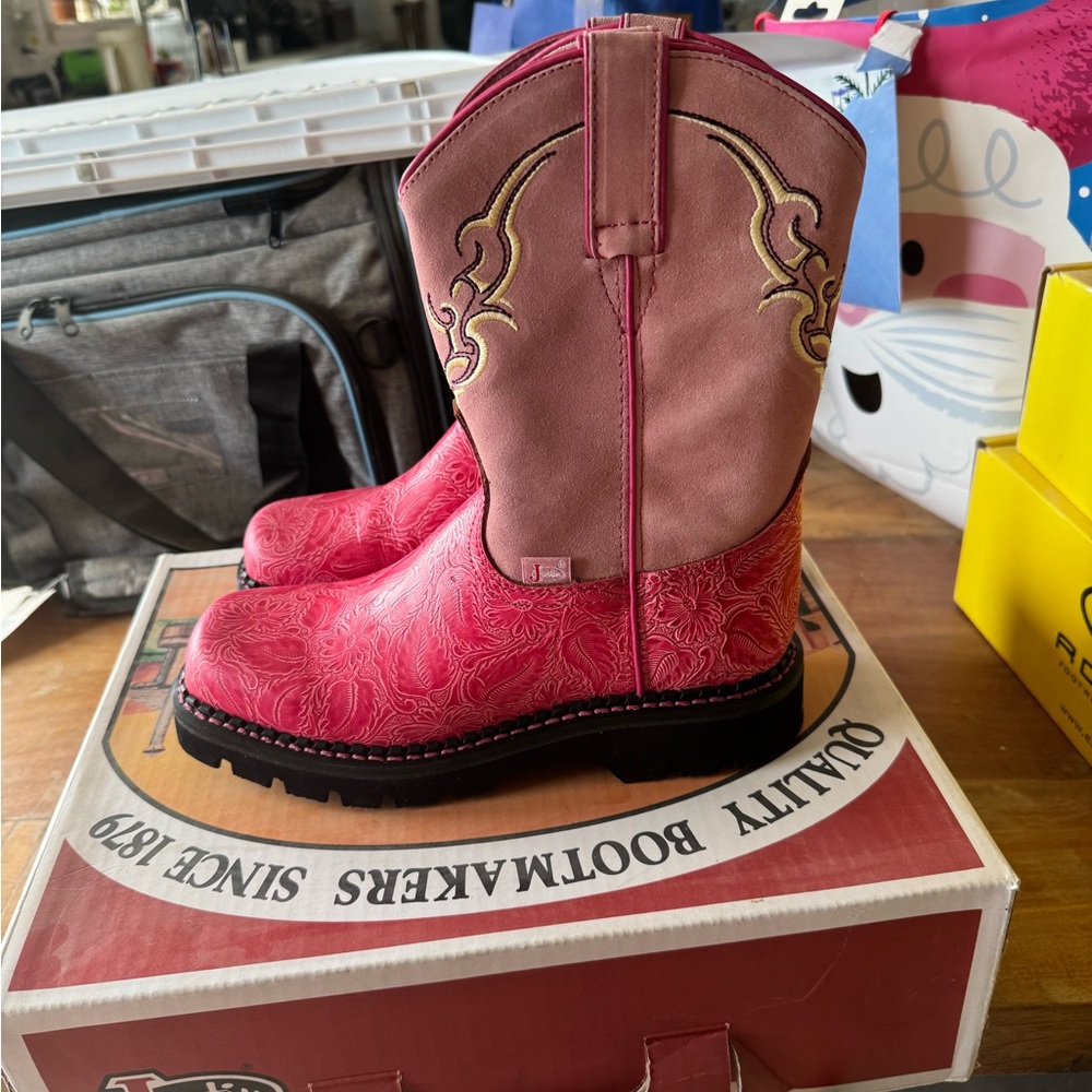 Justin Boots Vibrant Pink Heeled Boots - Picture 4 of 7